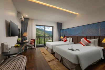 Cama doble Deluxe con vistas a las montañas — DeLaMont Sapa Hotel - Hill Serenity Retreat